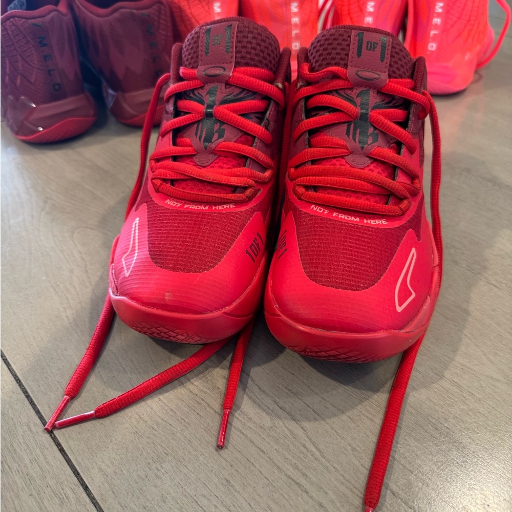 Puma Red Sneakers Vibrant Athletic Design